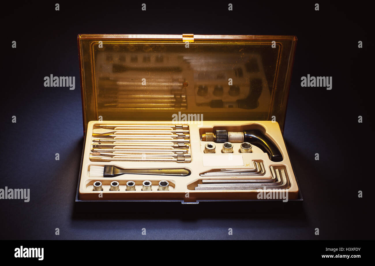 Dettagli di un vecchio kit di chiavi a brugola e cacciaviti. Foto Stock