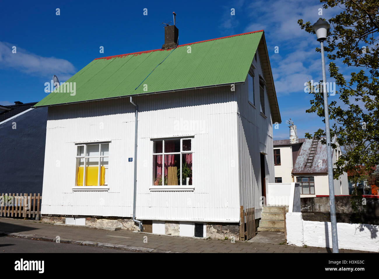 Il vecchio dipinto di ferro corrugato rivestito di stagno house reykjavik Islanda Foto Stock