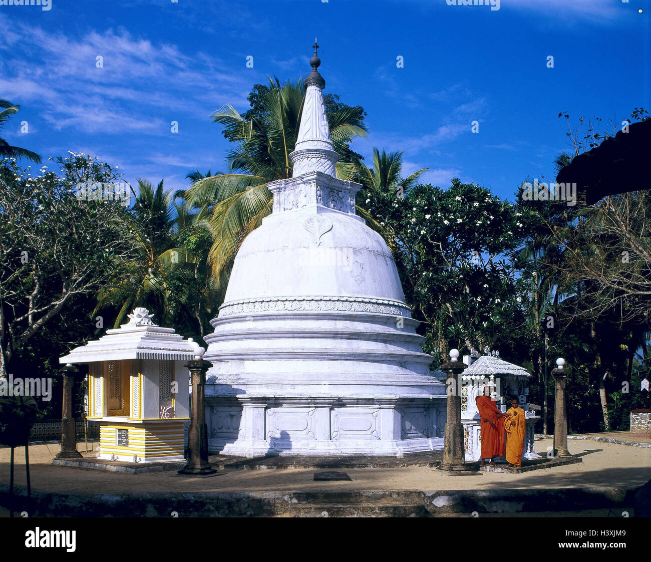 Sri Lanka, piccolo Buddha del tempio, isola di stato, Asia, Asia del Sud, Ceylon, Buddha del tempio, tempio, piccolo, edilizia, architettura, la struttura, la fede, la religione, il Buddismo, monaci, due al di fuori Foto Stock