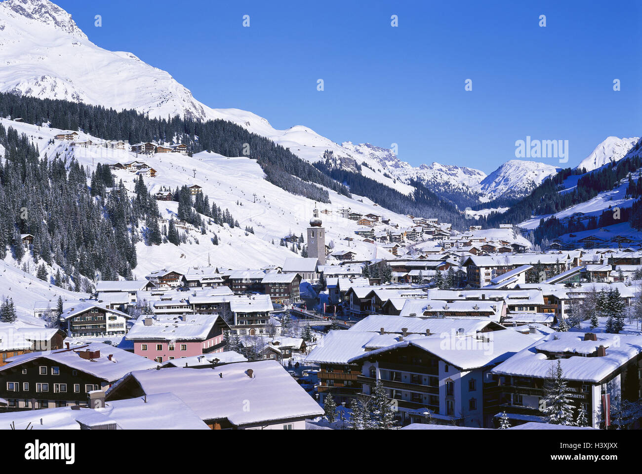 Austria Vorarlberg Lech in montagna, Arl, vista locale, il paesaggio di montagna, luogo d'inverno, locale panoramica, sport invernali luogo, holiday resort, turismo, alpi, luogo di sci, area sci invernale, 1447 m, area sciistica, panoramica Foto Stock