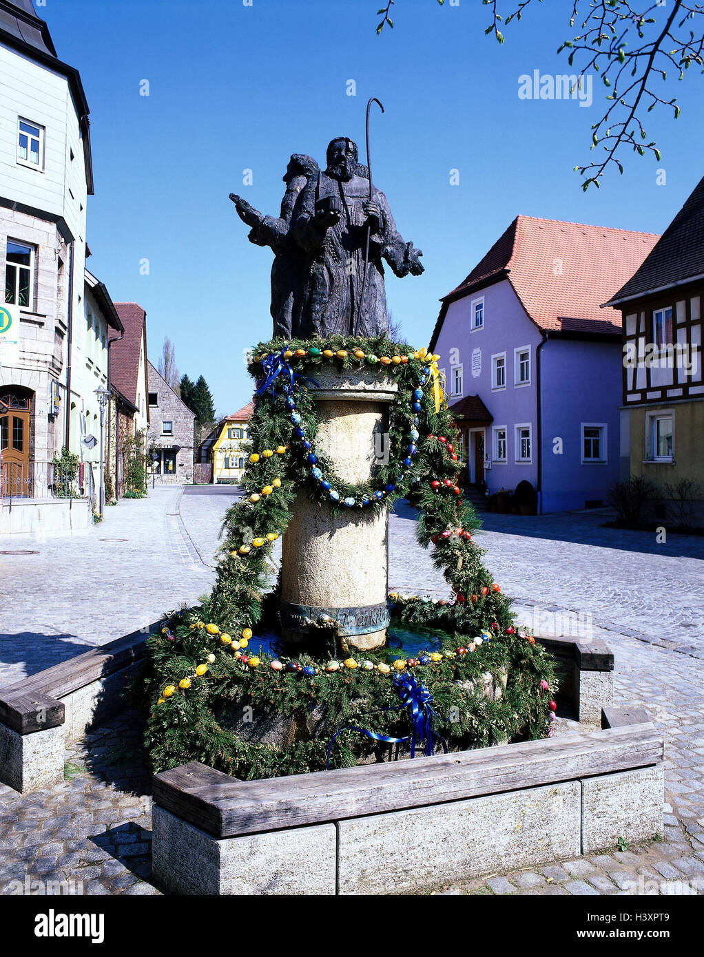 In Germania, in Baviera, Marktbergel, vecchio mercato, monaco è bene, "Pasqua" Europa, Franconia, Franconia centrale, quartiere Neustadt a.d. Aisch bagno, spazio, ben, Pasqua, Pasqua gioielli, decorazione, Pasqua personalizzato, tradizioni, tradizione, esterno Foto Stock