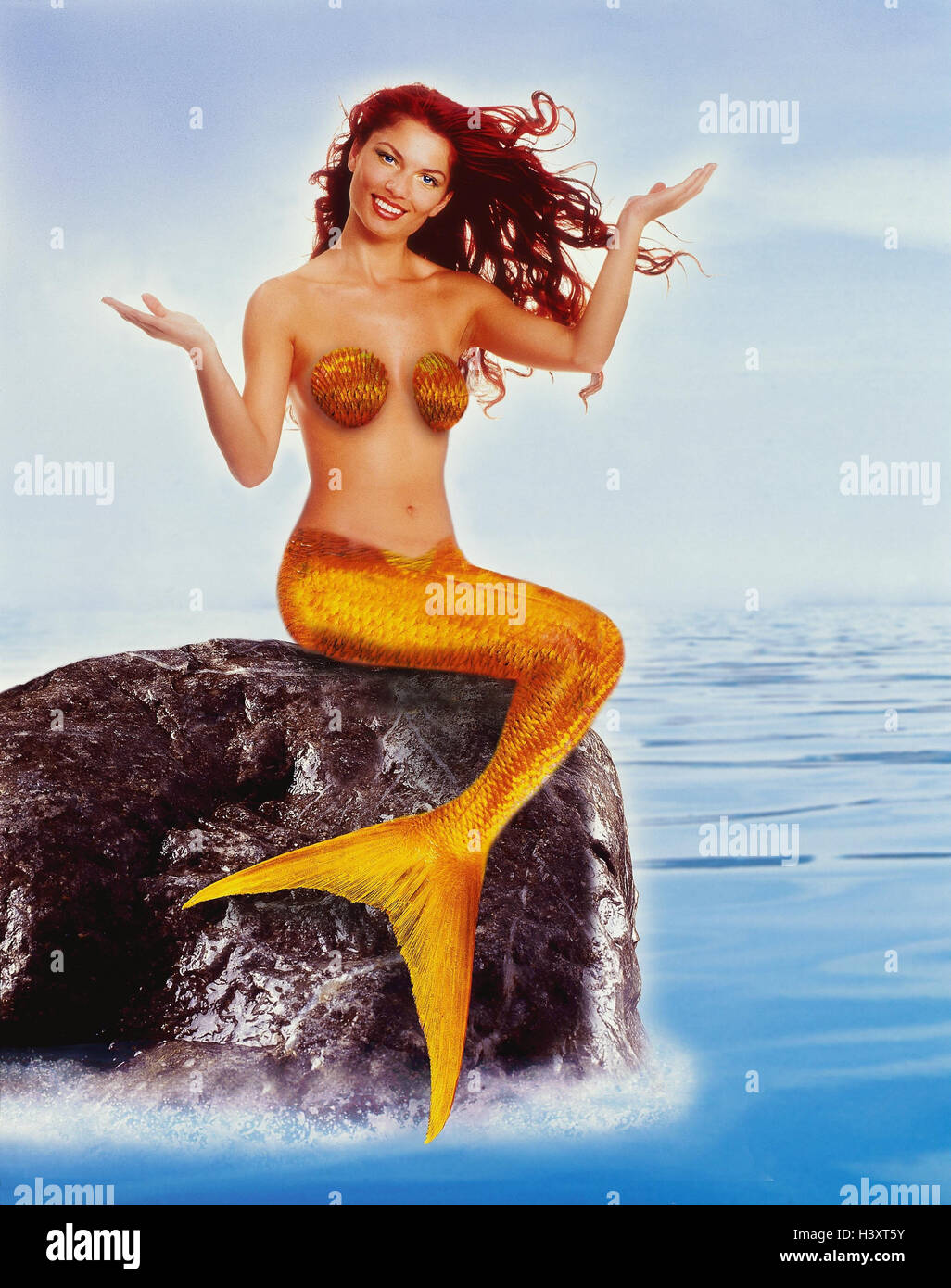 Mare, rock, mermaid, sedersi, gesto, [M], concetti, donna, giovane, fodera, costume, pinna di coda, arancio, acqua, mermen, acqua mente, fiaba forma, gesto, sorrisi, composizione, studio, Foto Stock