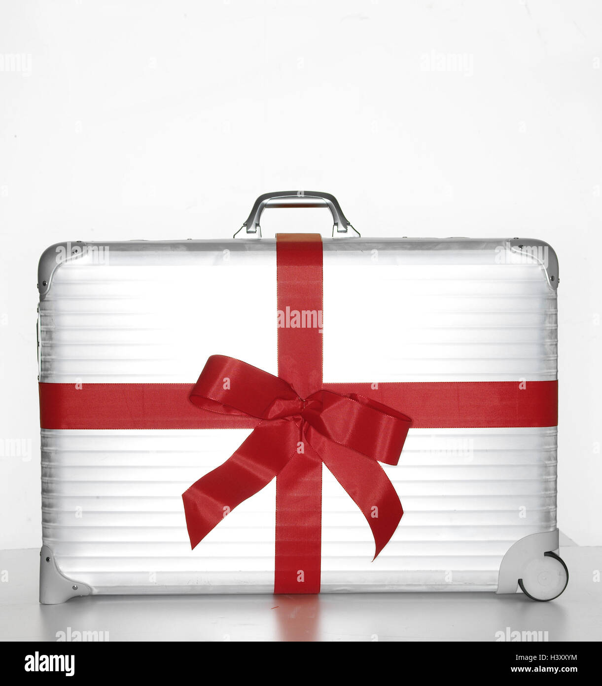 Case in alluminio, loop, valigia rosso, argento, argento, bagagli, viaggi, presente, ferie, vacanze, viaggio luna di miele, Viaggi, viaggi all'estero, icona, ricreazione, di riposo e di tempo libero, vacanze, fotografia del prodotto Foto Stock