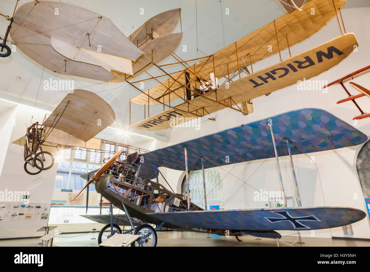 In Germania, in Baviera, Monaco di Baviera, Deutsches Museum, presentano degli aeroplani storici Foto Stock