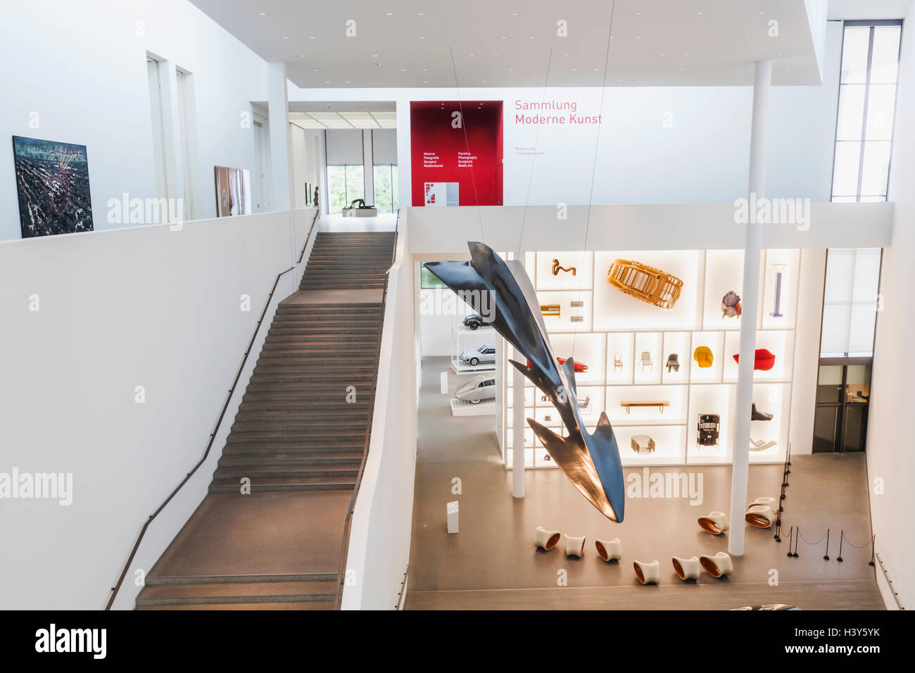 In Germania, in Baviera, Monaco di Baviera, la Pinakothek Museo di Arte Moderna (Pinakothek der Moderne), vista interna Foto Stock