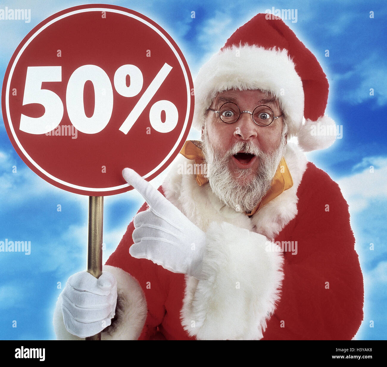 Babbo Natale 50.Santa Claus Segno Sconto 50 Il Gesto Ritratto Composizione Cielo Nuvoloso Studio Natale Babbo Natale Santa Natale Sconto Venduto Vendite Finali Legale Station Wagon Ammirato Stupore Punta Foto Stock Alamy