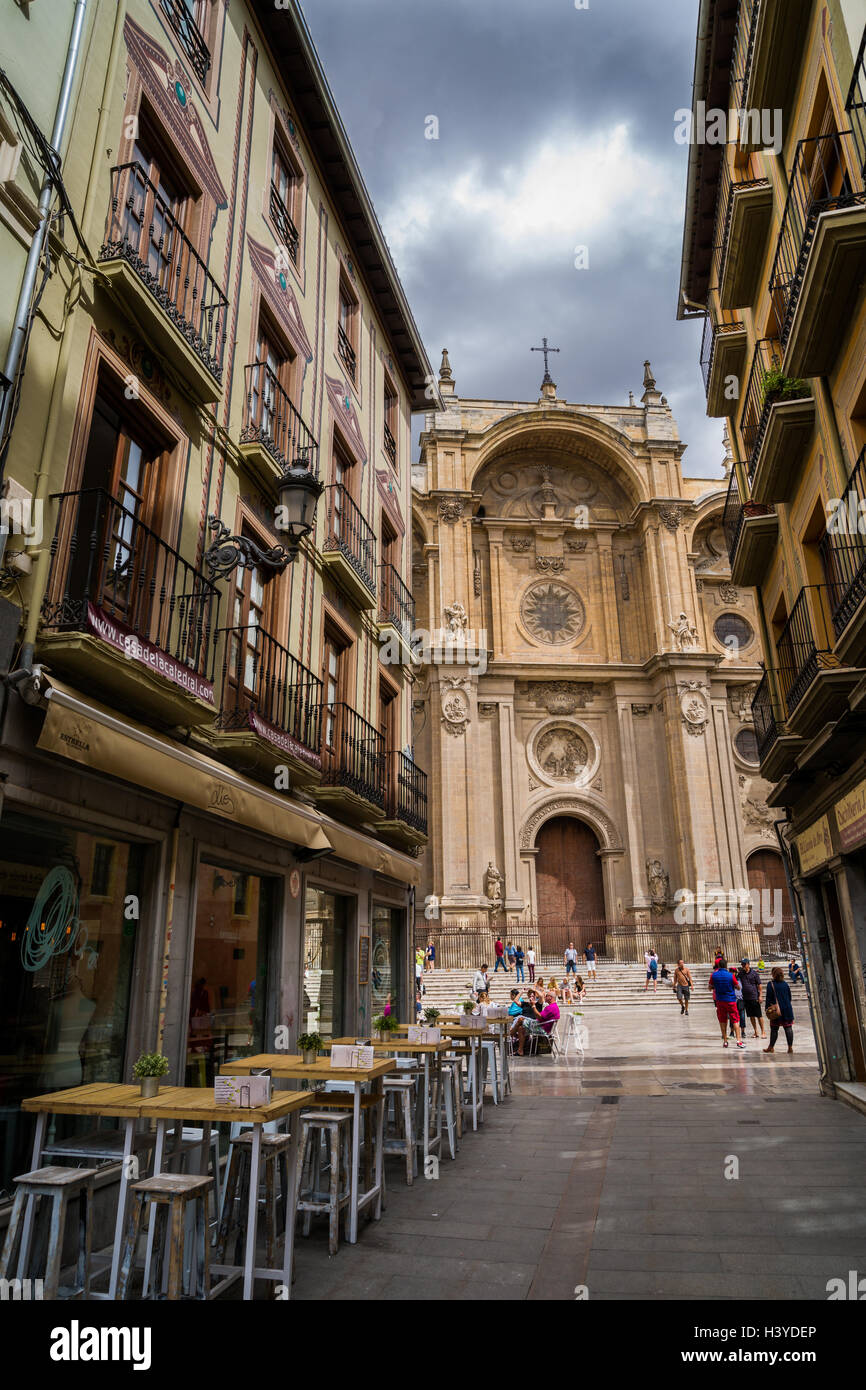 Cattedrale di Granada visto da un lato della strada Foto Stock