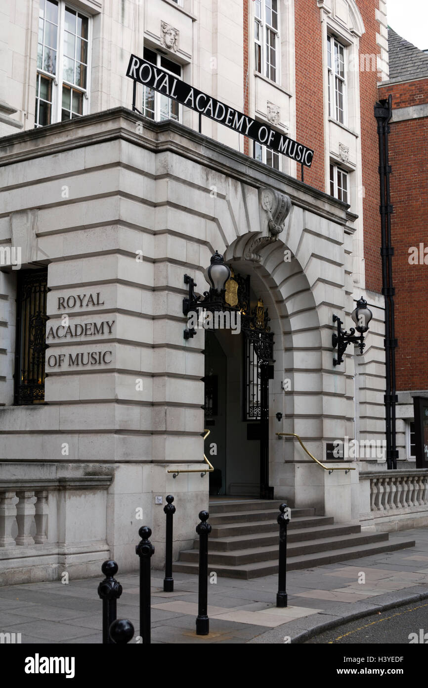 La Reale Accademia di Musica di edificio ingresso, London, Regno Unito Foto Stock