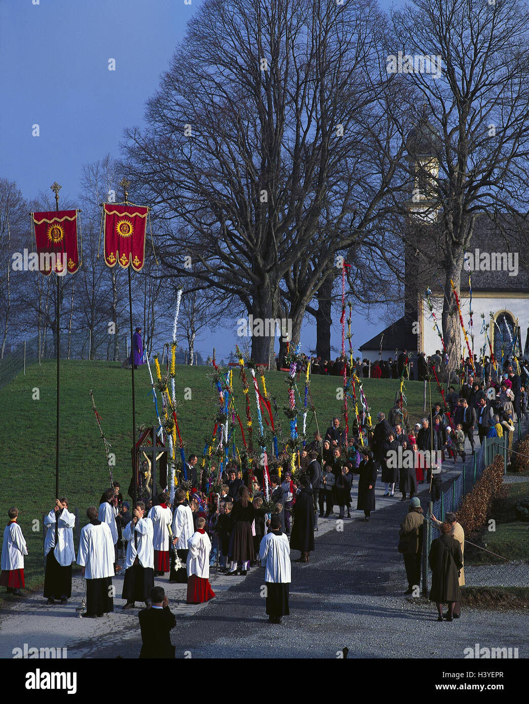 In Germania, in Baviera, bagno Kohlgrub, Domenica delle Palme, Processione, Baviera, religione, fede, vacanze, ecclesiastically, più ecclesiastically, palm pavimento, chiesa, cristiana, il cristianesimo, come di un Cristiano, processione delle Palme, esterno Foto Stock