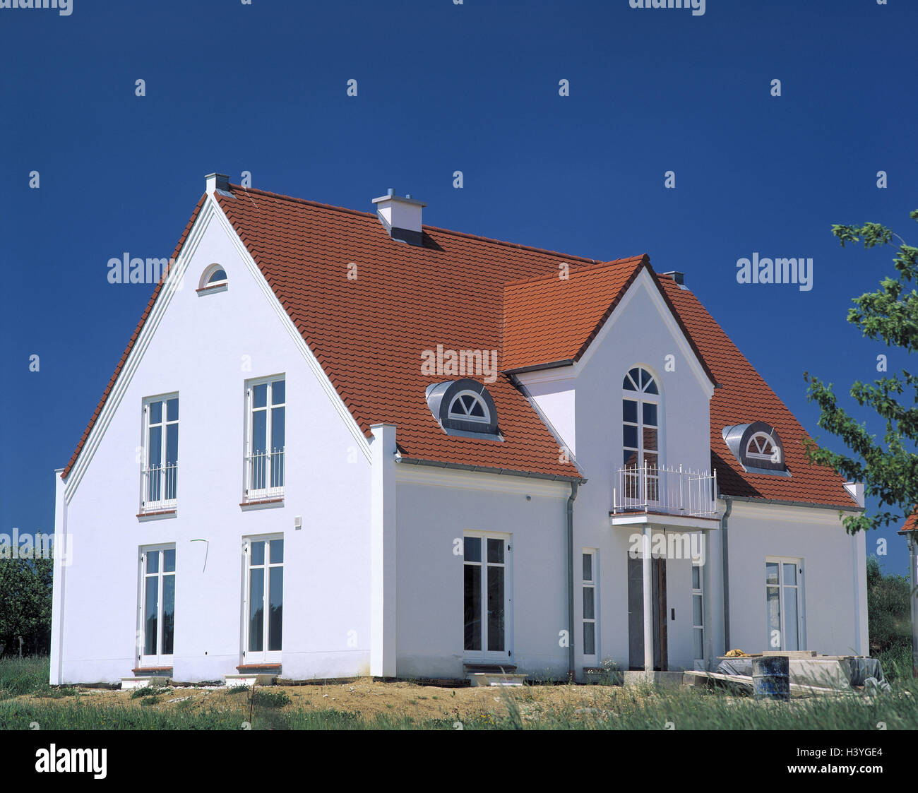 Casa unifamiliare, dormer rotondo, immobiliare, casa, casa residenziale, casa di nuova costruzione, abbaini, abbaini Foto Stock