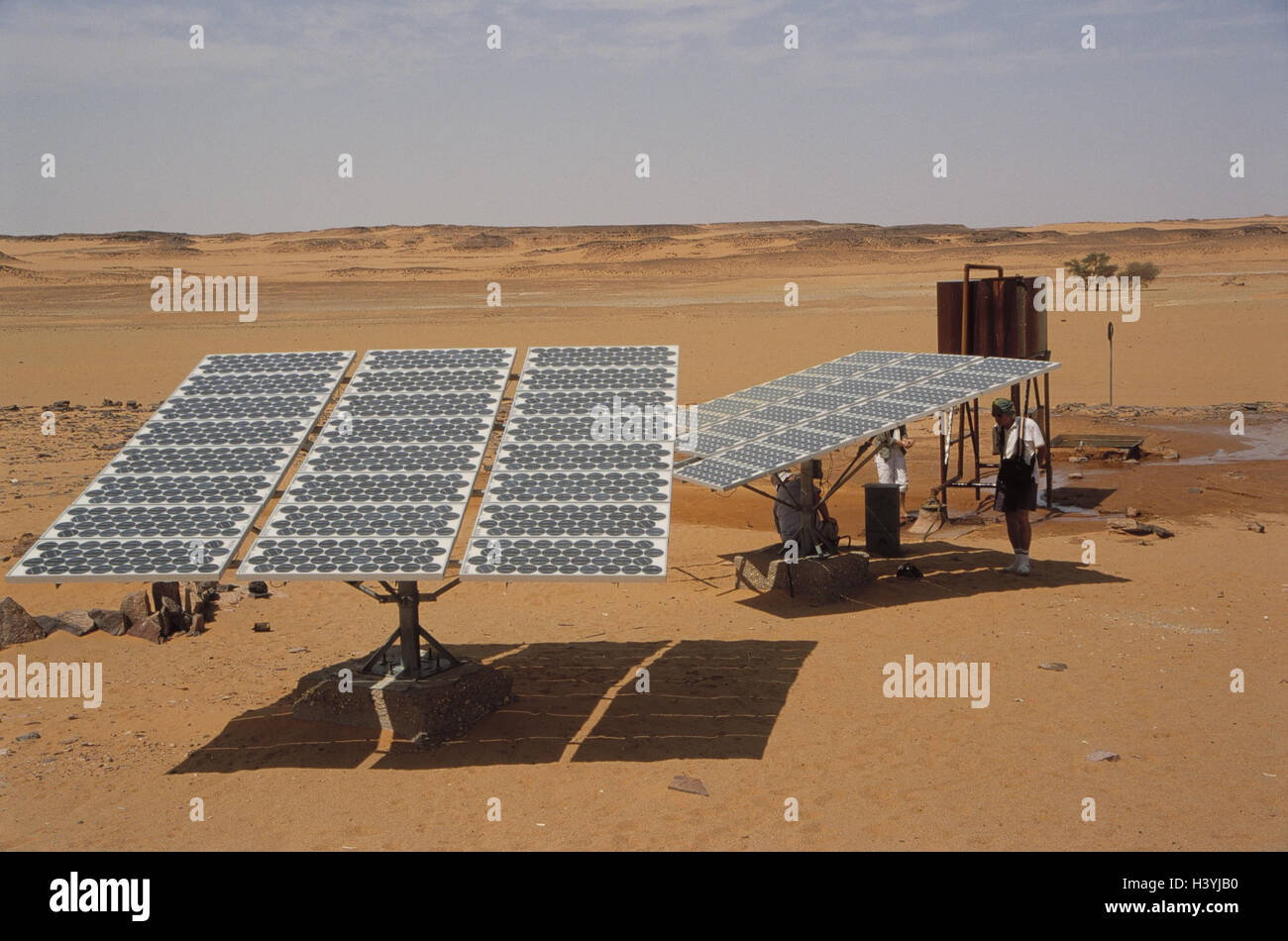 Il Ciad, Borkou, wadi Doum, paesaggi selvaggi, ben, collettori solari, turisti centrale, Africa, paese senza sbocco sul mare, Sahara Desert, natura, alla società solare, energia solare, luogo di irrigazione, energia alternativa, insolitamente, remote Foto Stock