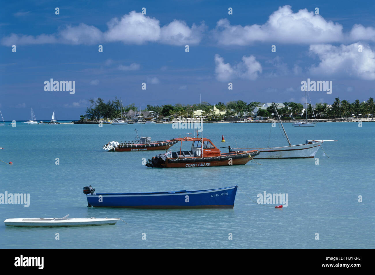 Mauritius Trou aux Biches, mare, stivali, Oceano Indiano, Maskarenen, isola di stato, isola, Maskareneninsel, Trou-aux-Biches, costa, guardia costiera, imbarcazioni, barche da pesca, barche a vela, imbarcazione a remi, vista Foto Stock