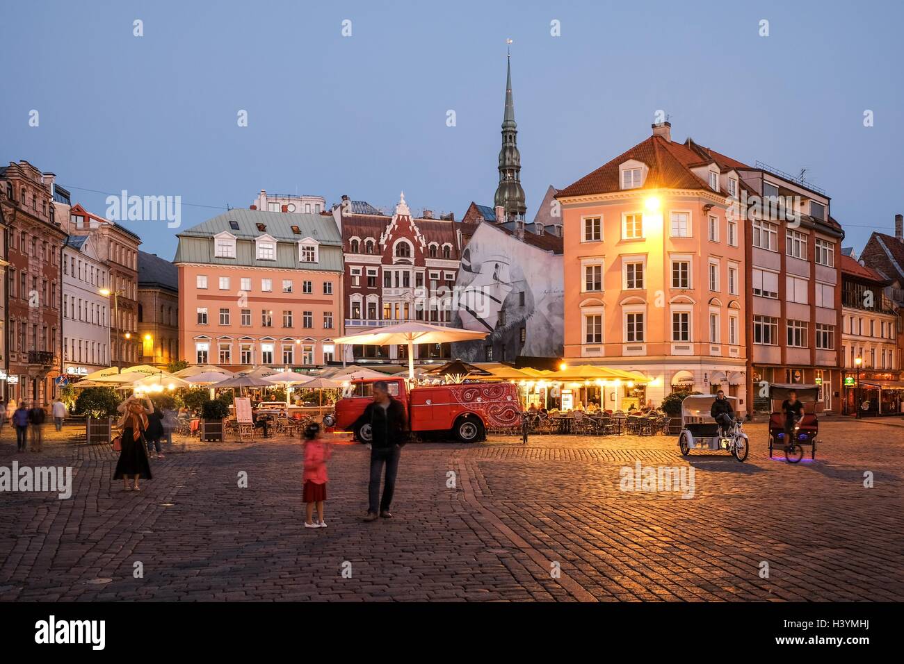 Centro di Riga, la Piazza Dom, panorama in Lettonia Foto Stock