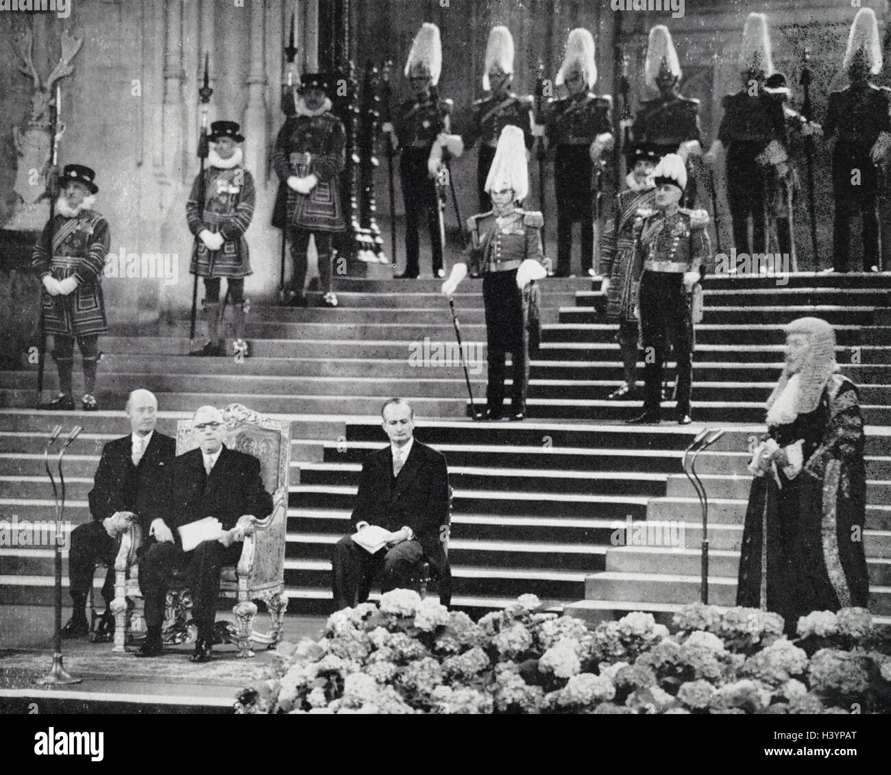 Fotografia del Presidente Charles de Gaulle rivolgendosi ai membri di entrambe le case del parlamento britannico. Inoltre è raffigurato Speaker della House of Commons, Sir Harry Hylton-Foster. In data xx secolo Foto Stock
