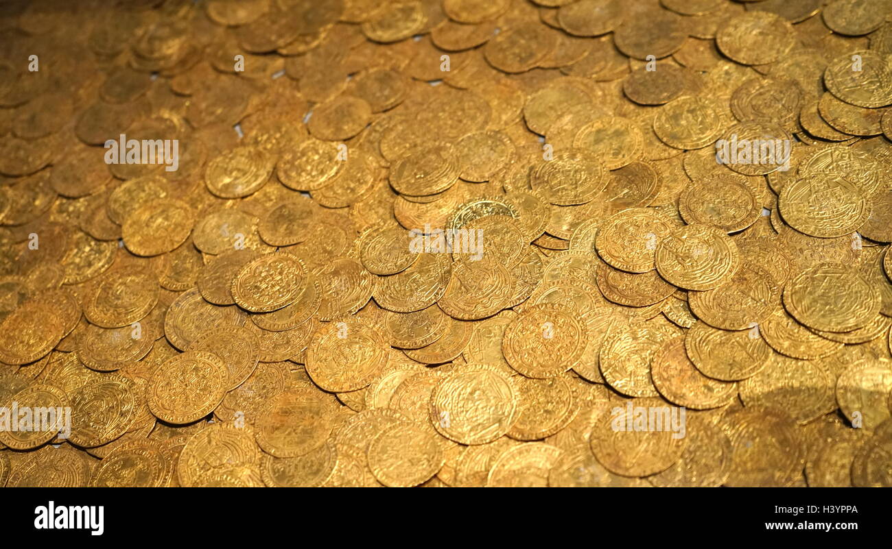 Tesoro Fishpool accaparrare, medievale di monete d'oro che ha trovato in Fishpool, Nottinghamshire, Inghilterra. Il tesoro sepolto intorno 1464 dopo il sonaglio di Hexham. Le monete sono state raccolte per sostenere il Lancastrian re Enrico VI, sconfitti dal Yorkist a Hexham. Foto Stock