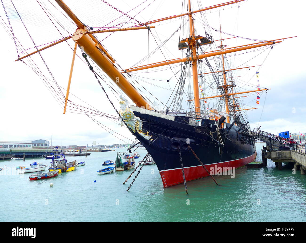 Vista del sistema HMS Warrior, un 40-pistola a vapore fregata corazzata costruita per la Royal Navy nel 1859-61. Lei era il nome nave del guerriero-class ironclads. Recante la data del XXI secolo Foto Stock