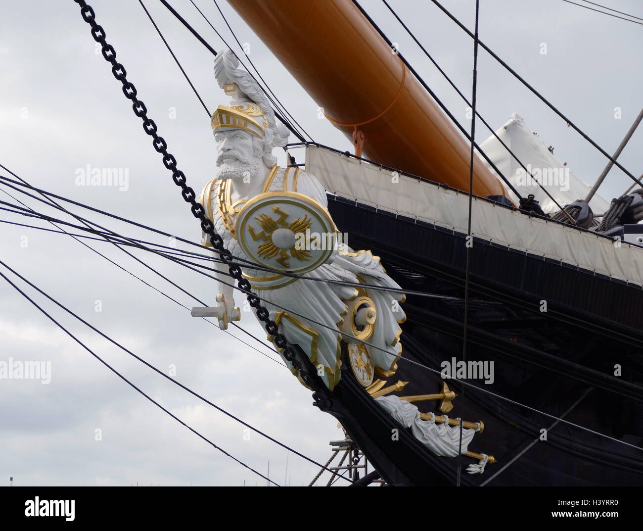 Vista del sistema HMS Warrior, un 40-pistola a vapore fregata corazzata costruita per la Royal Navy nel 1859-61. Lei era il nome nave del guerriero-class ironclads. Recante la data del XXI secolo Foto Stock