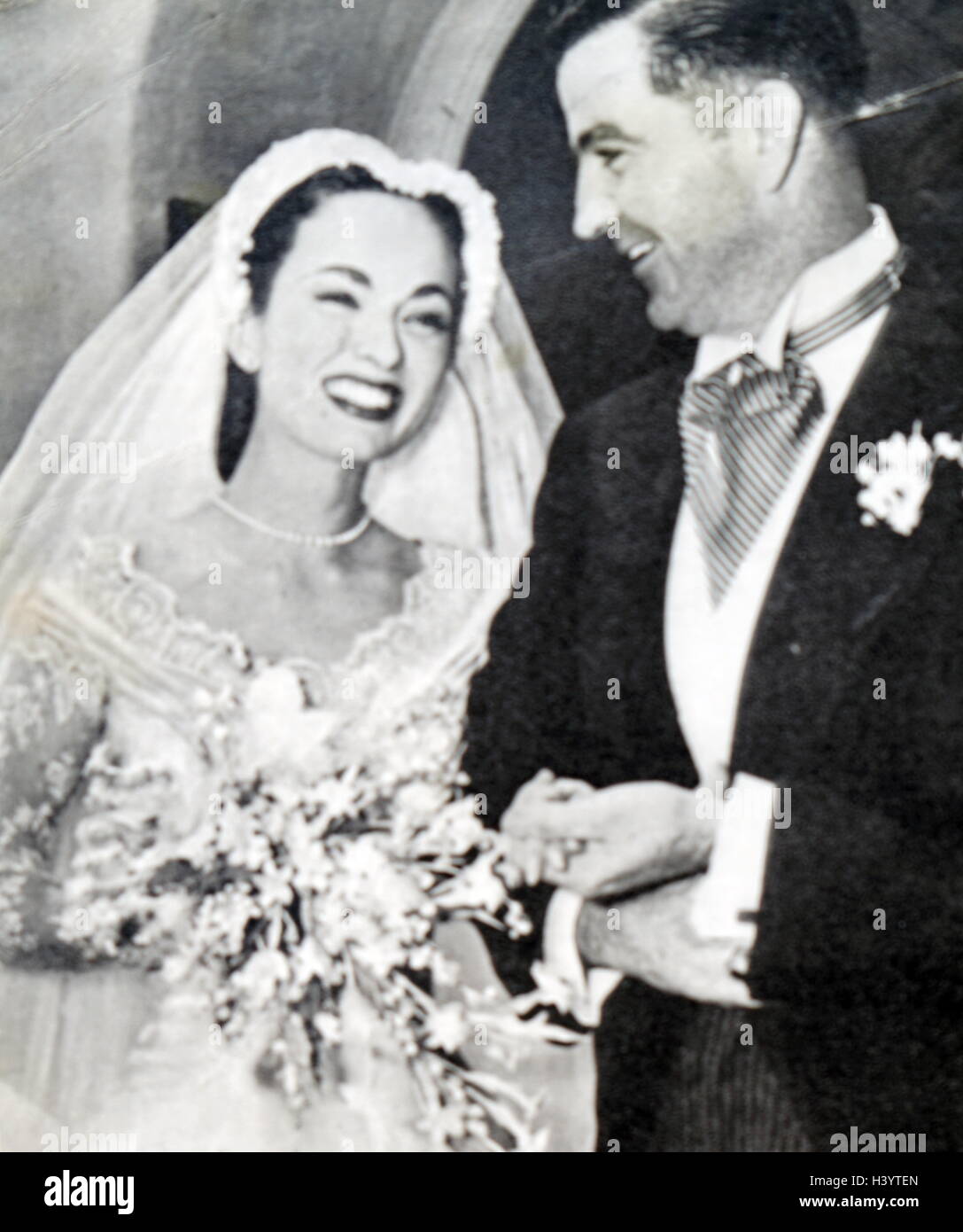 Fotografia scattata durante il matrimonio di Ann Blyth (1928-) e James McNulty. In data xx secolo Foto Stock