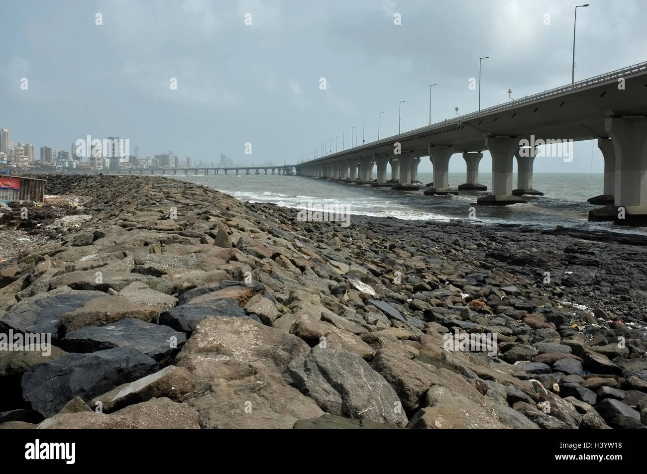 Scene di strada a worli villaggio di pescatori, Mumbai, Maharashtra, India Foto Stock