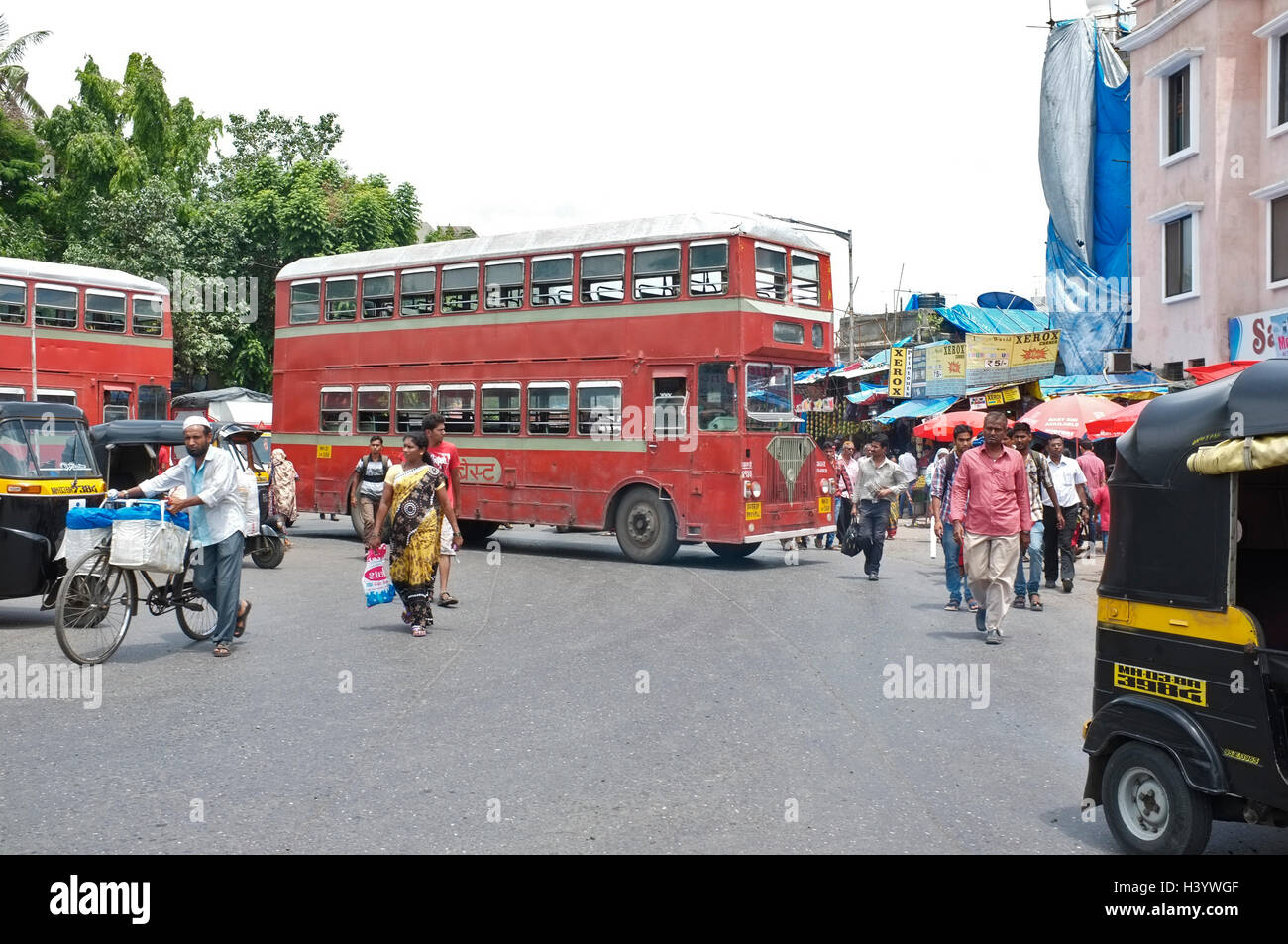 Double Decker bus a kurla, scene di strada di Mumbai, India Foto Stock