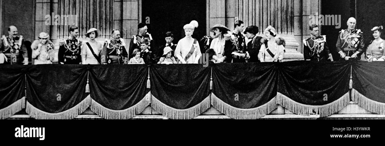 Fotografia del re George VI (1895-1952), la Regina madre (1900-2002) su V.E. Giorno. In data xx secolo Foto Stock