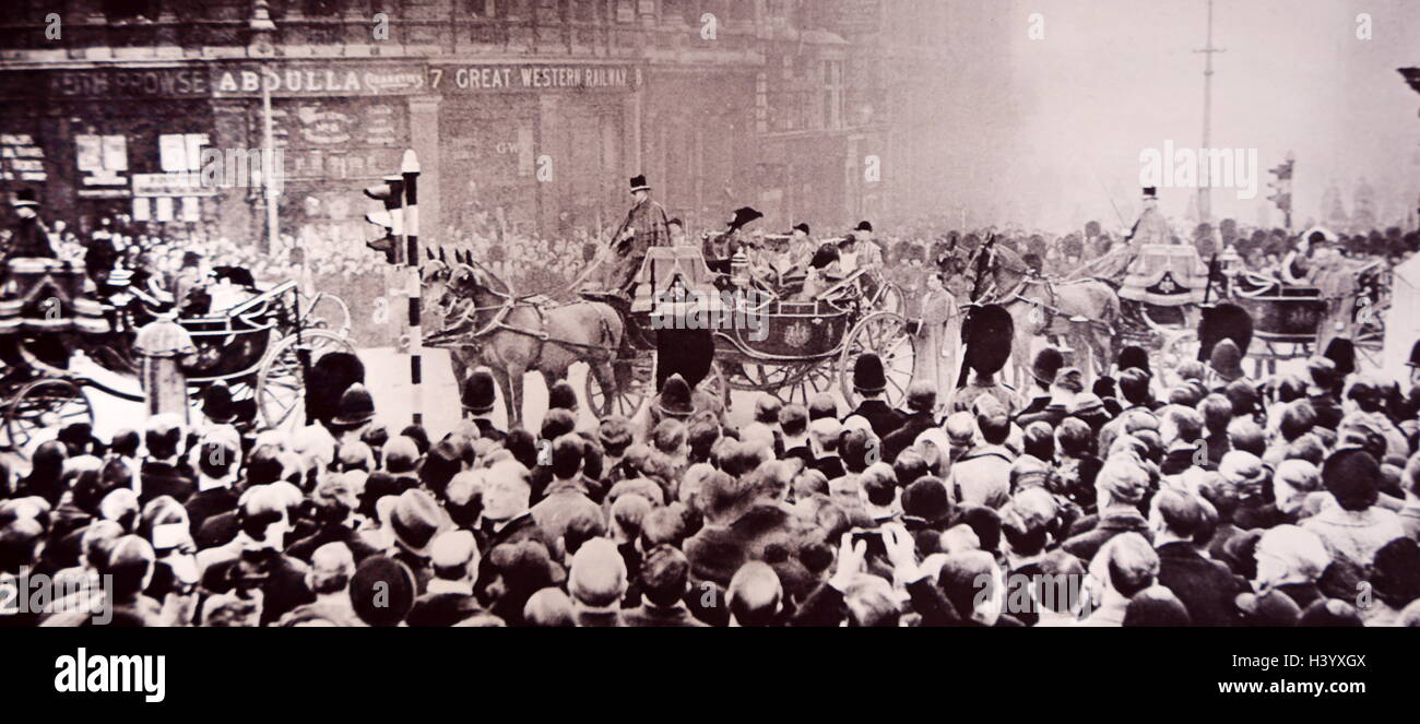 Fotografia di Re Giorgio V (1865-1936), Victor Emmanuel III d'Italia (1869-1947) e il principe Umberto di Piemonte (1904-1983). In data xx secolo Foto Stock