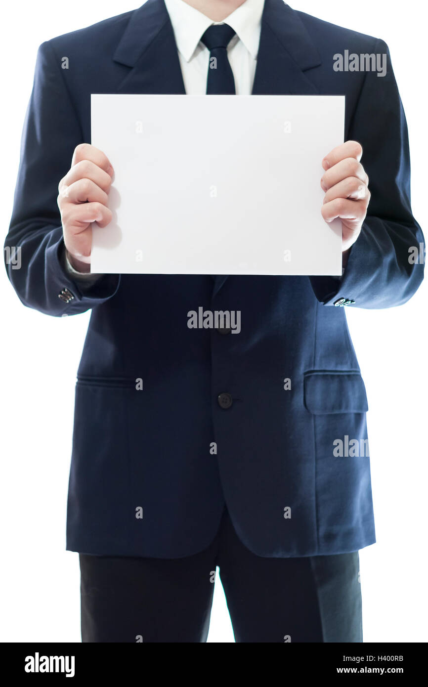 Imprenditore tenendo un pezzo di carta bianco con spazio vuoto per la pubblicità o le informazioni Foto Stock