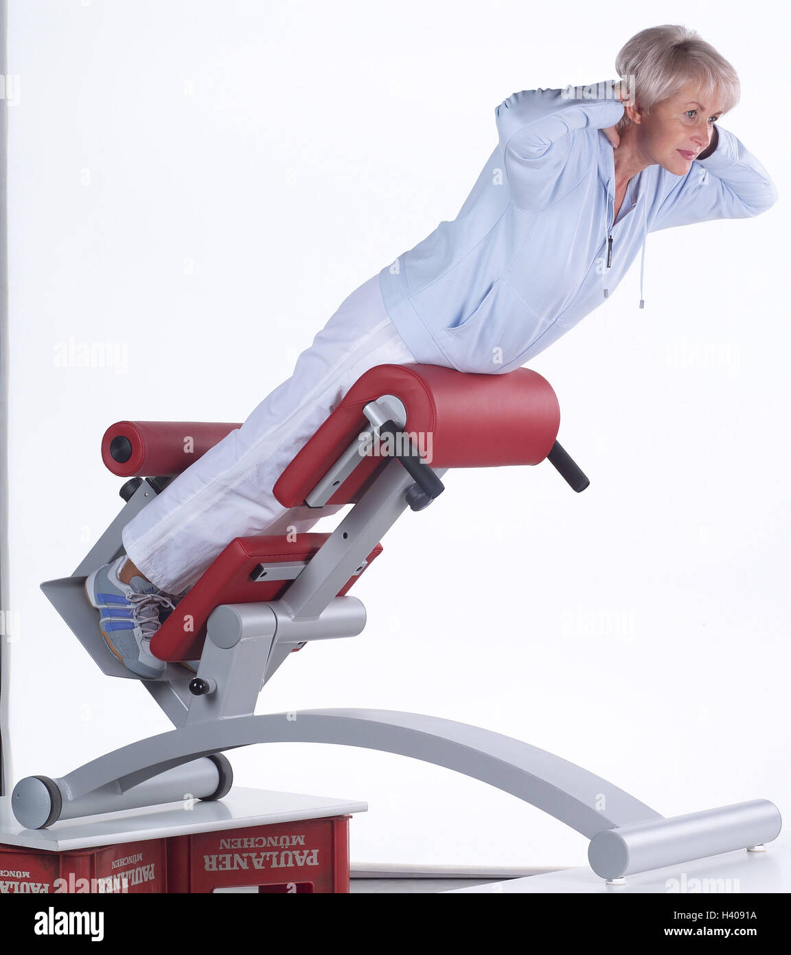 Dispositivo Fitness, senior, ripristino torna alla muscolatura fitness studio, dispositivo di sport, benessere, fitness training, fitness pratica, muscolatura, costruzione del muscolo, back manager, motion, attività, Donna, titolare di pensione o di rendita, età migliore, montare, agile sportily, sport, healt Foto Stock