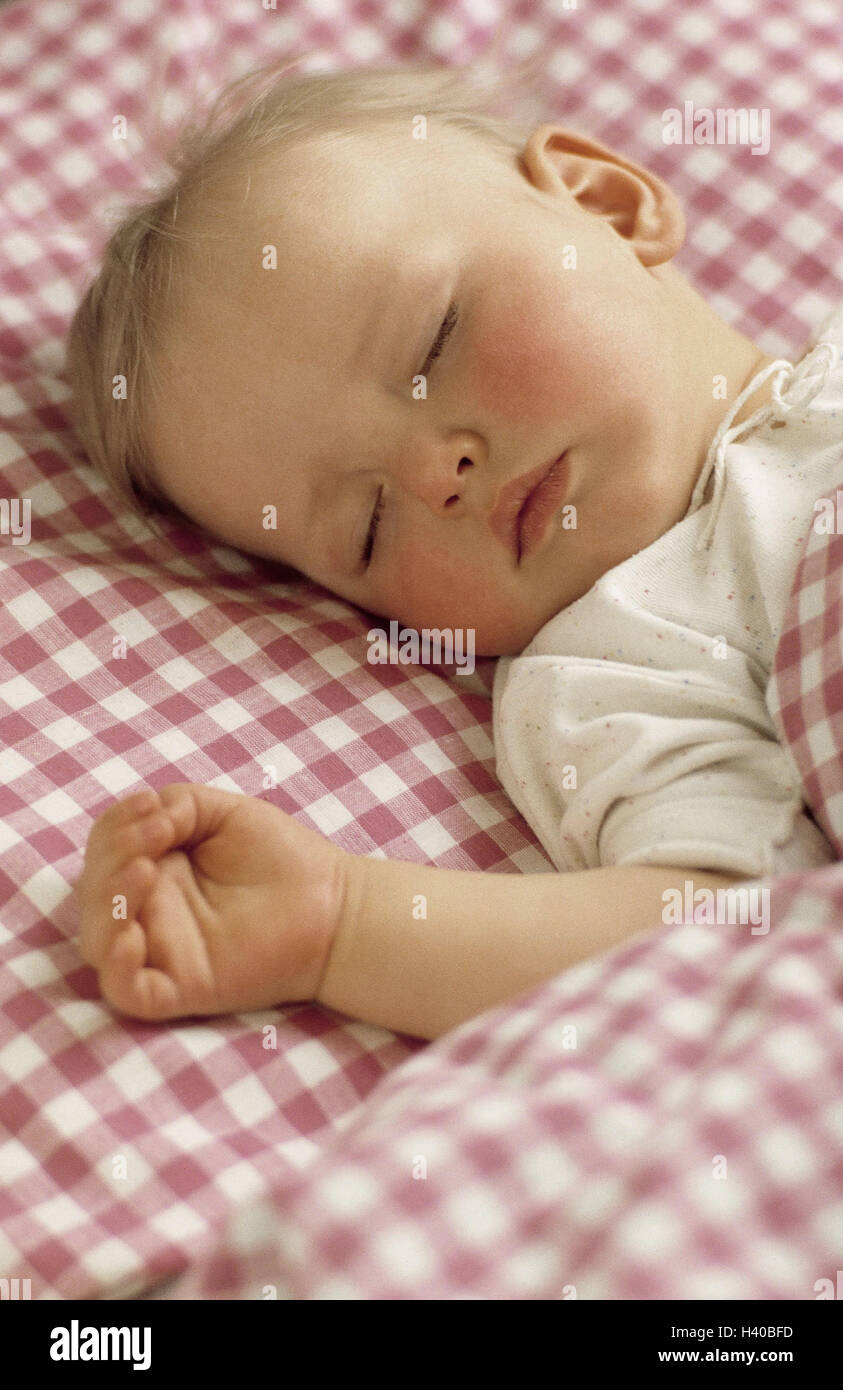 Letto, baby, dormire, ritratto, all'interno, bambino, dormire, stancamente ha, di riposo e di quiescenza, innocenza innocentemente, pacificamente, infanzia Foto Stock