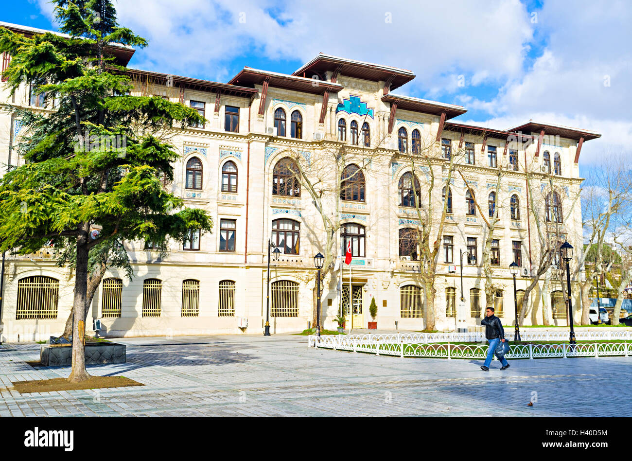 Il vecchio palazzo a Piazza Sultanahmet, decorato con mosaici colorati, è il Museo di Arte Turca e Islamica di Istanbul, Foto Stock