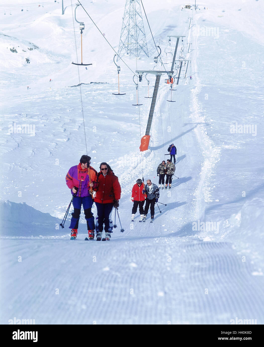 Austria, Tirolo, ghiacciaio Stubaier, sciatore, trainato sollevare, Inverno Comprensorio sport invernali, sport invernali, vacanze sugli sci, ski-lift, vacanziere, turistico, sport, sportily, sci Foto Stock