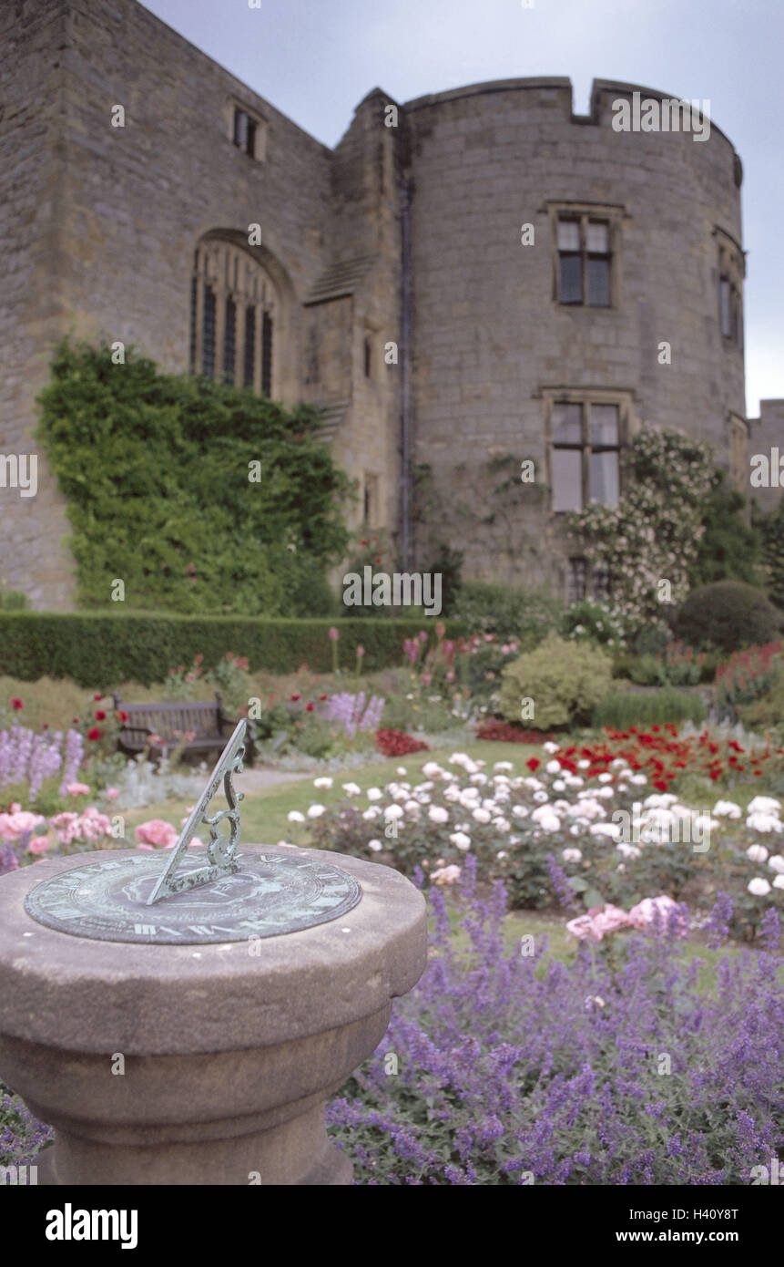 La Gran Bretagna, il Galles, Chirk Castle, il giardino del castello, Meridiana, Nord, Europa, Europa nord balena, vicino Llangollen, serratura, castello, Castello di mura difensive, park, parco, giardino ornamentale, giardino, aiuole, fiori, orologio, luogo di interesse, estate Foto Stock
