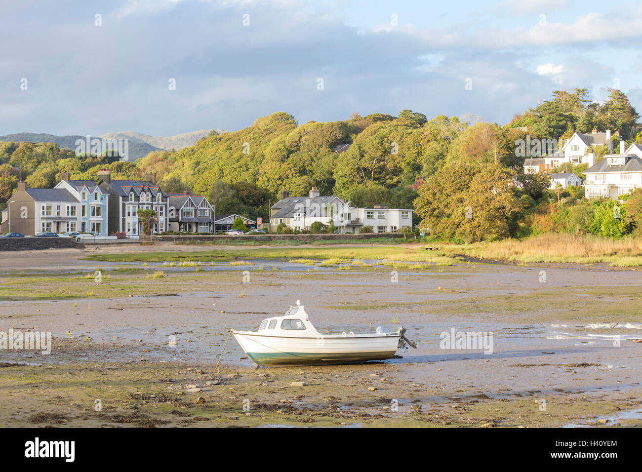 Il piccolo villaggio di pescatori di Borth-y-Gest, vicino a Porthmadog, Galles del Nord, Regno Unito Foto Stock