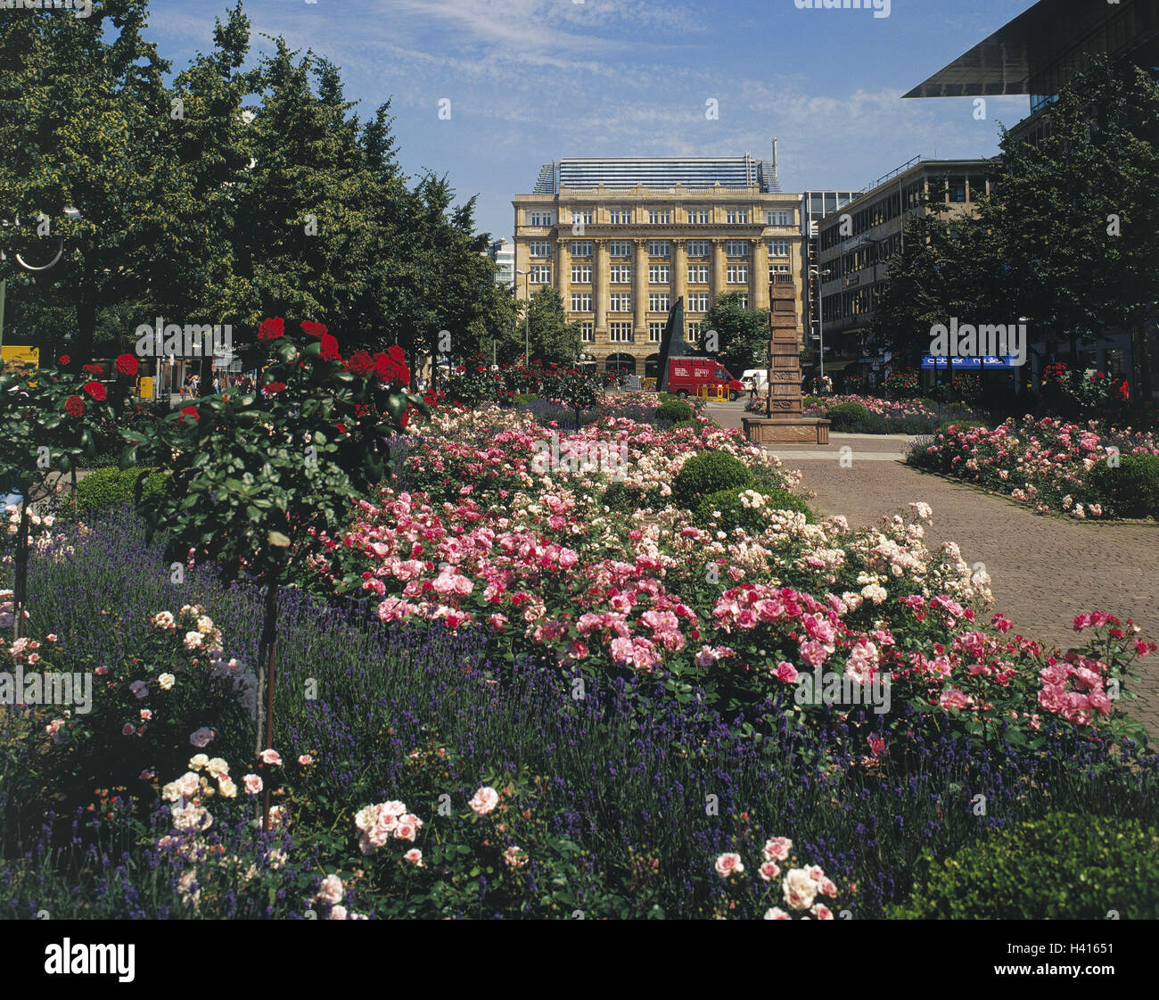 Germania, Assia, di Francoforte sul Meno, Goethe, space park, Europa, città, paese park, la natura, i fiori, le aiuole, piante, rose, estati, street imperatori e re, Goethestrasse Foto Stock