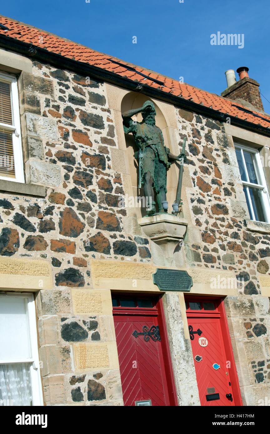 Robinson Crusoe statua Main Street Upper Largo Fife Scozia Scotland Foto Stock