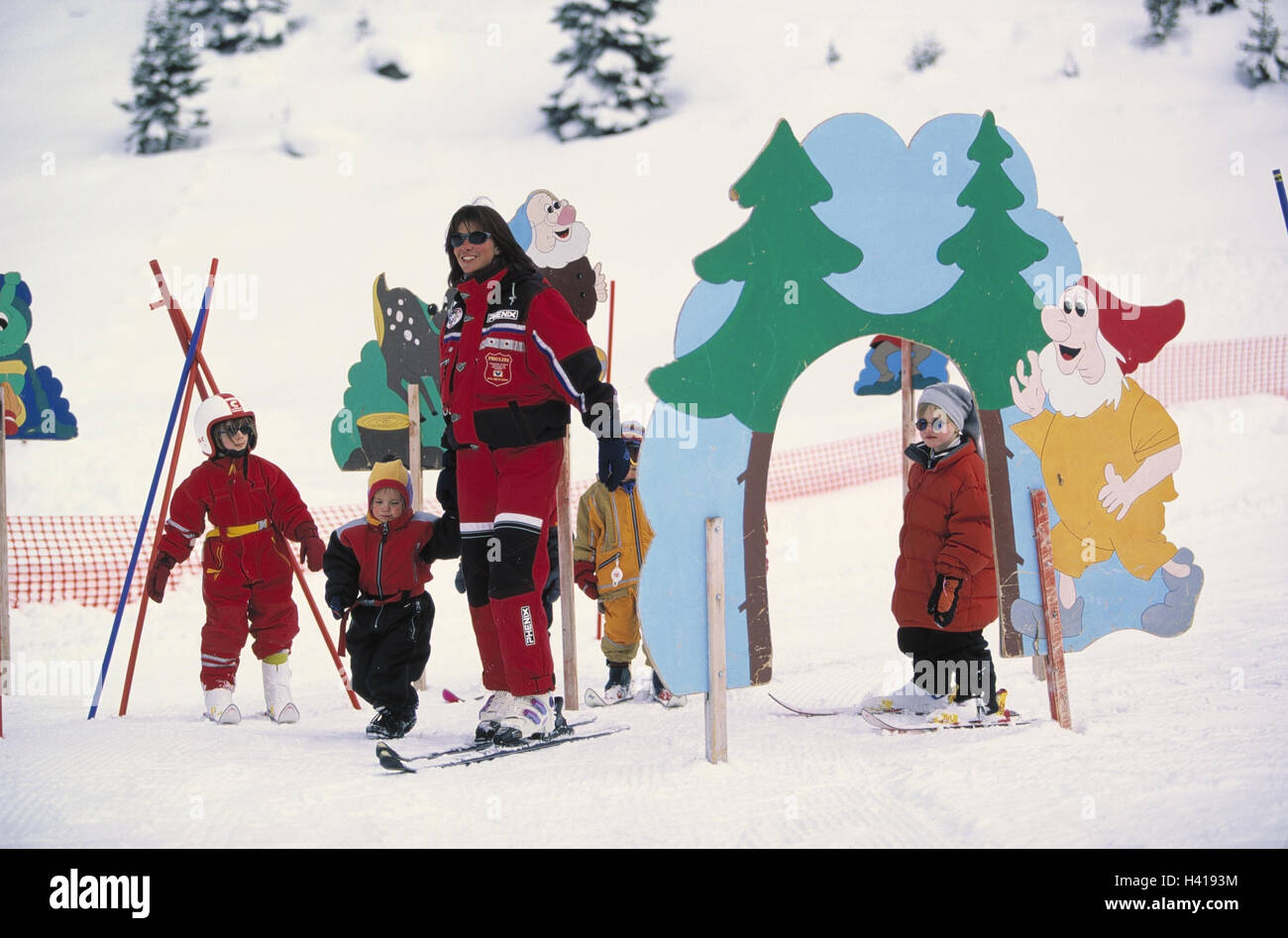 Inverno neve Kindersckischule, inverno, sport invernali, scuola di sci, bambini - scuola sci, kindergarten, maestro di sci, bambini, gruppo figlio, Sci bambini tasso di cambio, ski kindergarten Foto Stock