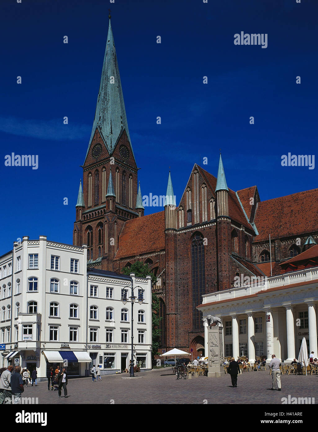 Germania, Meclemburgo-Pomerania occidentale, Schwerin, marketplace, cattedrale, fuori, Cattedrale pezzo Maria, Cattedrale pezzo John, Basilica Cattedrale, stile architettonico, tardo romanticismo stile, chiesa di costruzione in mattoni, basilica, dreischiffig, luogo di inter Foto Stock