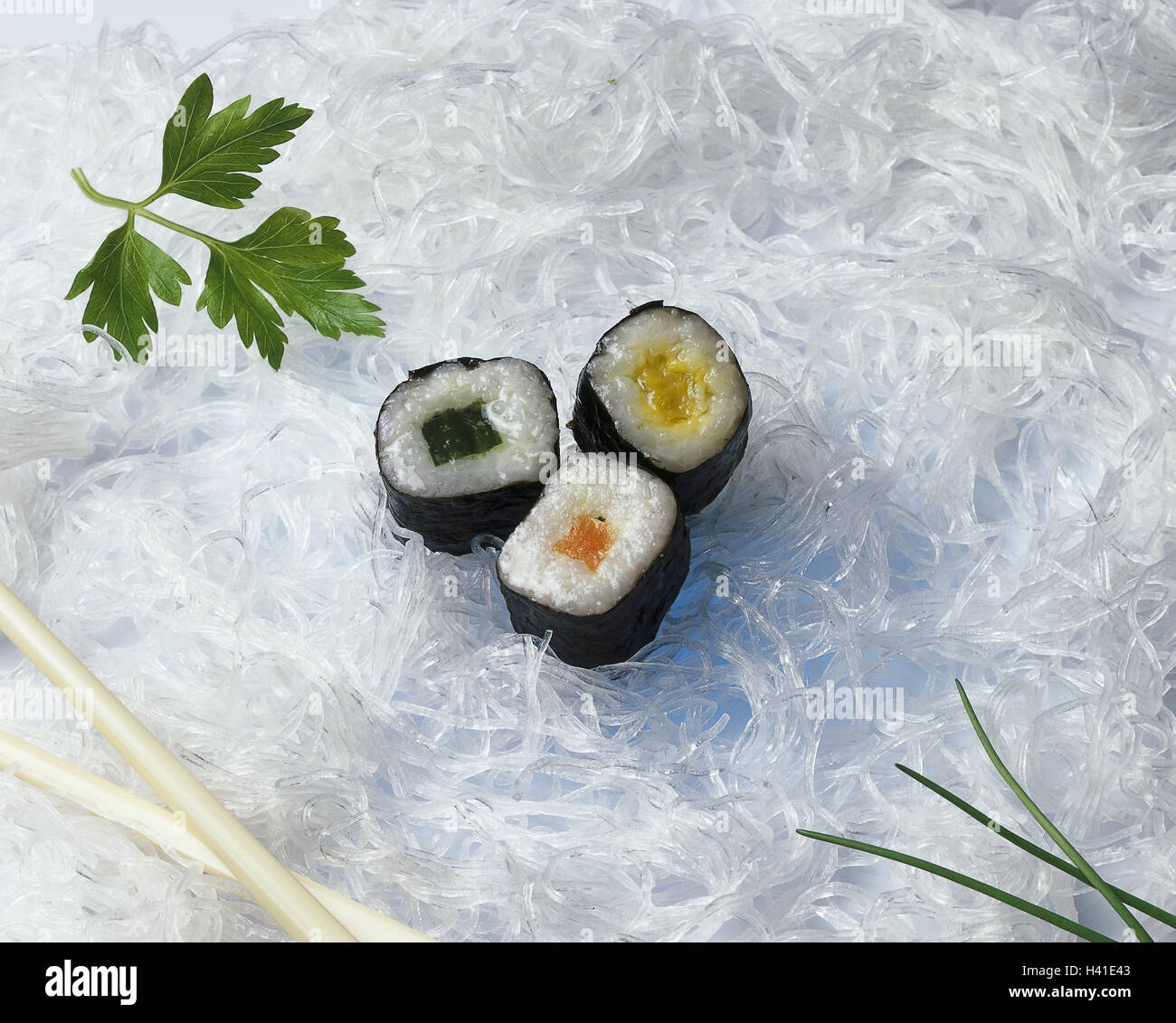 Il cibo in giapponese, fine noodle cinesi, sushi, viaggio piatto di pesce, pesce, specialità, piatto, asiatici, cibo, mangiare pesce, still life Foto Stock