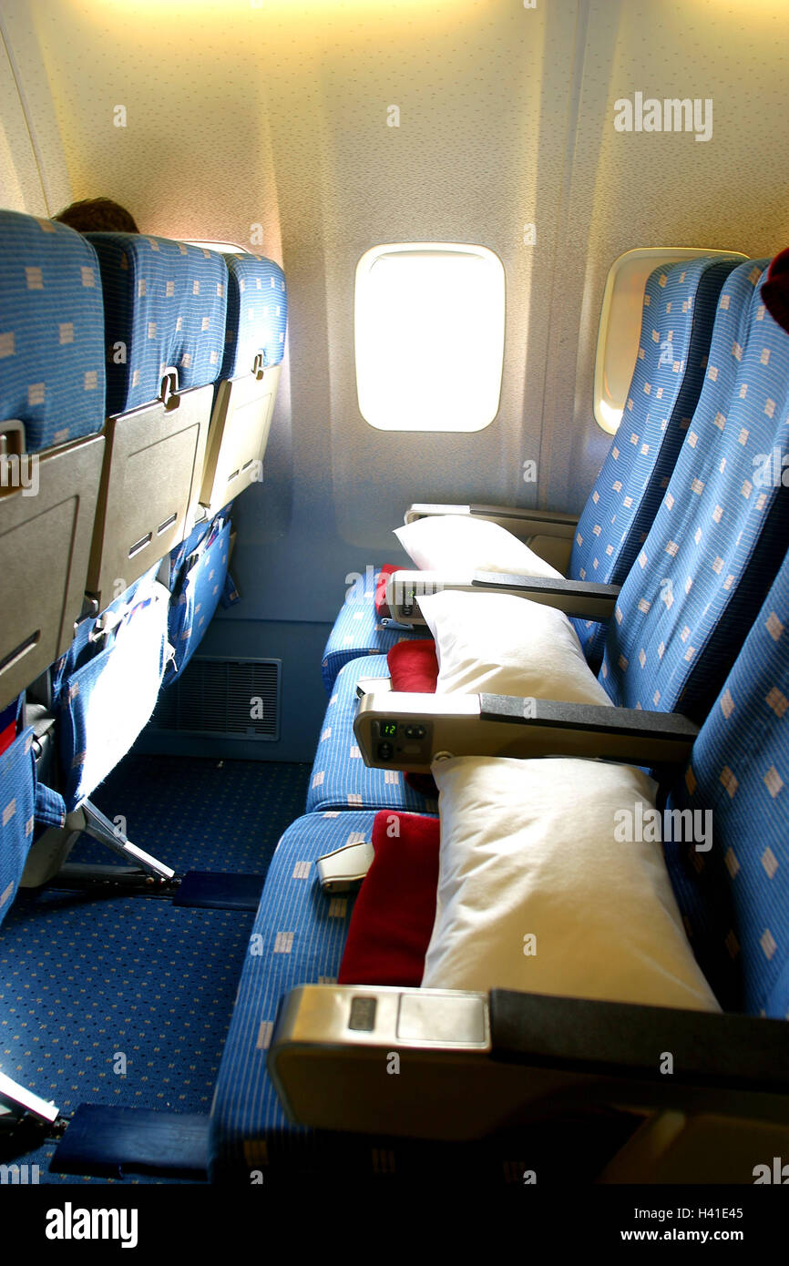 In aereo, all'interno di fila, cuscini, soffitti camicia dell'aria, traffico aereo, del traffico aereo, aviazione, il viaggio in aereo, viaggio, viaggiare, andare lontano, volare, sedili dei passeggeri del trasporto aereo in camera Servizio, comfort, finestra Foto Stock