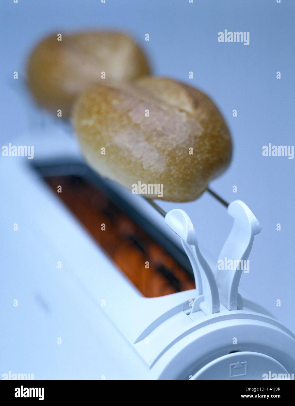 Tostapane, panini, croccante, dettaglio, sfocatura, cibo, mangiare il pane bianco, panini, arrosto, still life, studio, fotografia del prodotto, di un dispositivo di piccole dimensioni, apparecchio elettrico, elettrodomestico, domestico Foto Stock