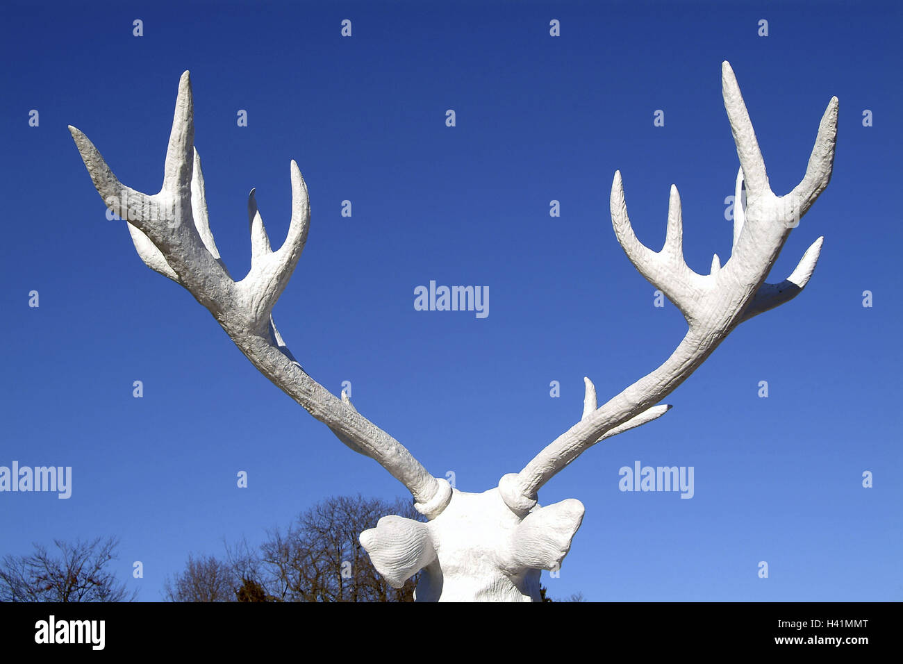 Scultura di cervi, bianco, dettaglio, palchi, parco la figura e la figura, scultura, cervi, corna di cervo, Aktaion, atto aeon, icona, vigore, amido, Europa, Germania, Schwetzingen, castello, il giardino del castello, luogo di interesse, blu-bianco Foto Stock