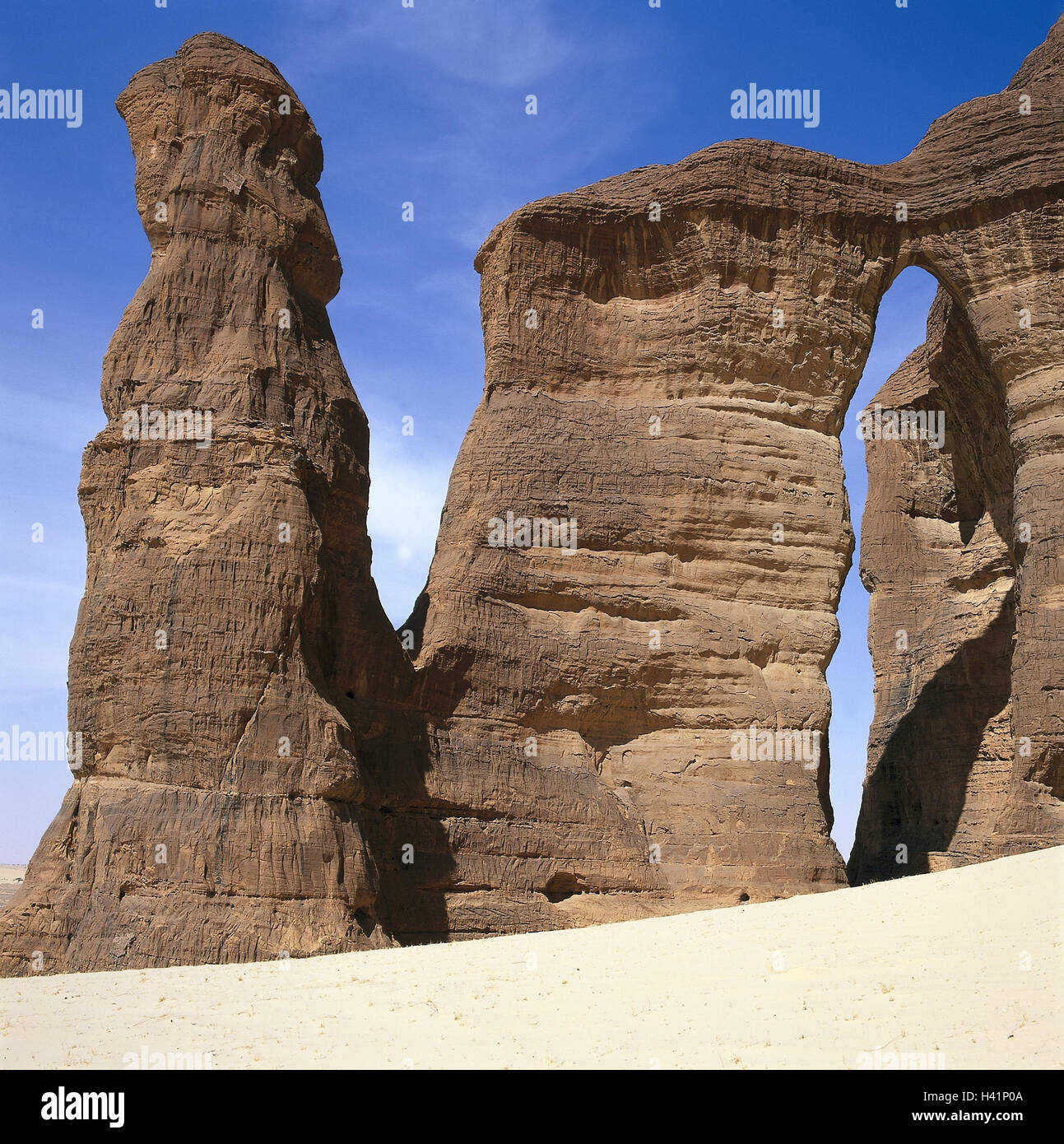 Il Ciad, mesa paese Ennedi, Georges d'Archei, Fada, formazioni di bile centrale, Africa, paese senza sbocco sul mare, Sahara, paese montuoso, sedimento rock, rock, formazione di bile, bile ago, bile bow, natura Foto Stock