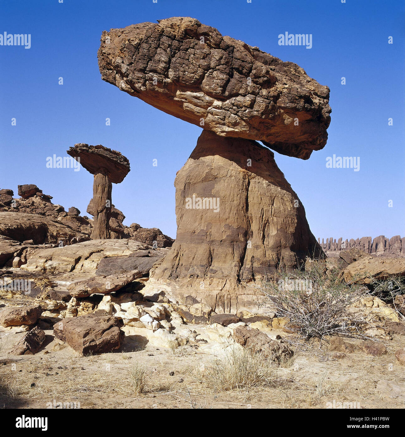 Il Ciad, mesa paese Ennedi, Georges d'Archei, Fada, formazioni di bile centrale, Africa, paese senza sbocco sul mare, Sahara, paese montuoso, sedimento rock, rock, formazione di bile, "Camini di Fata', massi, natura Foto Stock