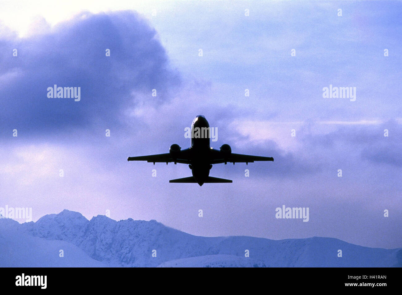 Camicia d'aria, volo, montagne, aereo, volare, aviazione, il traffico aereo, del traffico aereo, dei mezzi di trasporto Mezzi di trasporto, promozione, trasporti, volo di linea roba, jet, passeggero jet, volo charter, viaggio in aereo, il paesaggio di montagna, inverno, cl Foto Stock