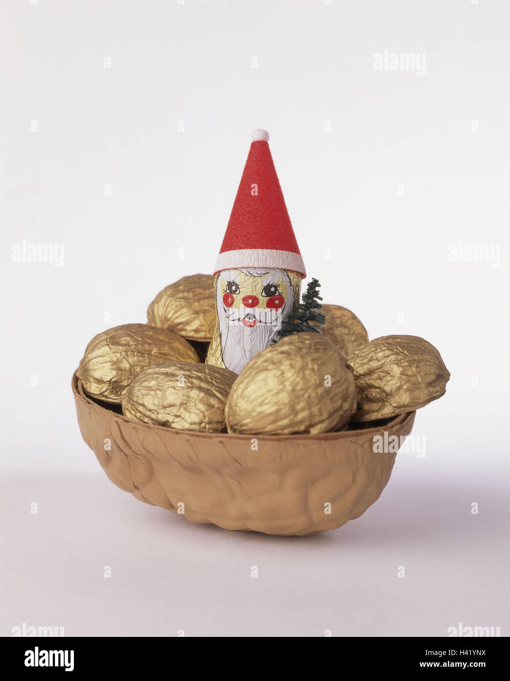 Decorazione di natale, breve, Santa, noci, dora nostra natale, yule tide, periodo natalizio, Avvento, tempo di Avvento, Santa Claus, decorazione, oggetti di decorazione, per Natale, dadi, scorza di noce, cioccolato Nicholas, cioccolato Nicholas, dolcezza, dolce, s Foto Stock
