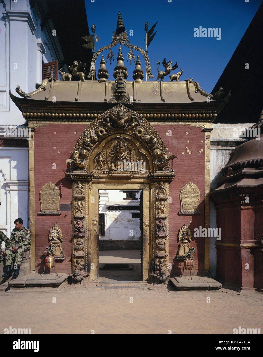 Il Nepal, valle di Katmandu, Bhaktapur, palace, dettaglio, gate, Sun Dhoka, Asia, valle di Katmandu, Bhadgaon, King's Palace, 'Golden Gates', golden goal, archway, struttura, architettura, arte, cultura, stile architettonico, religione, luogo di interesse Foto Stock