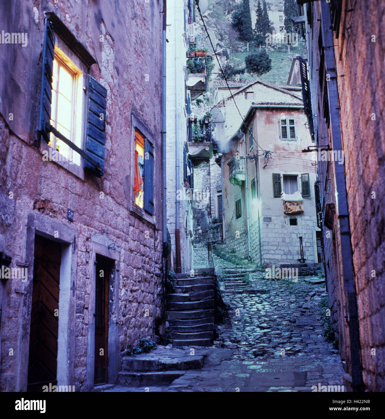 Montenegro Cattaro, lane, crepuscolo, Cattaro, UNESCO-patrimonio culturale mondiale, città, case, case, pagina lane, esterno Foto Stock