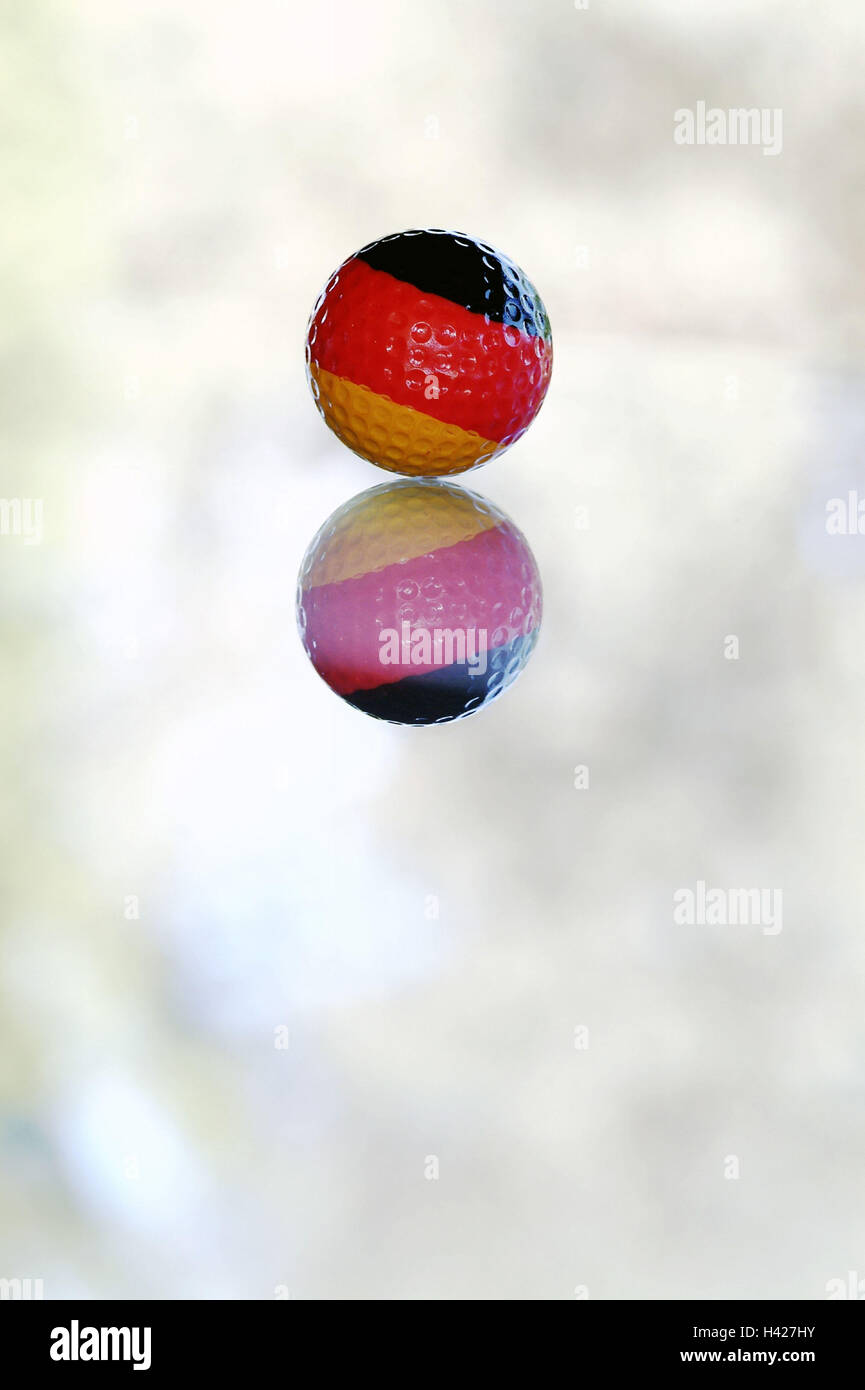 Pallina da golf, colori nazionali, Germania, riflessione, Glasplatte, palla, golf, motivi nero oro rosso, Tedesco, Europea, Nazione, concetto, il simbolo comunitario, i colori nazionali a sfere, CE, Unione europea, gioco, forza, concorrenza, globalmente Player, riflessione, nazionalità, Foto Stock
