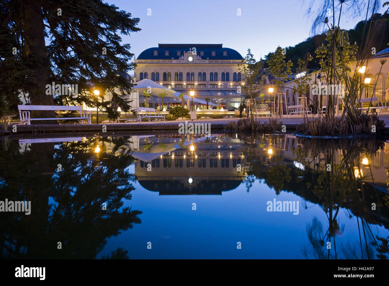 Austria, Baden vicino a Vienna, casinò, health resort park, crepuscolo, Foto Stock