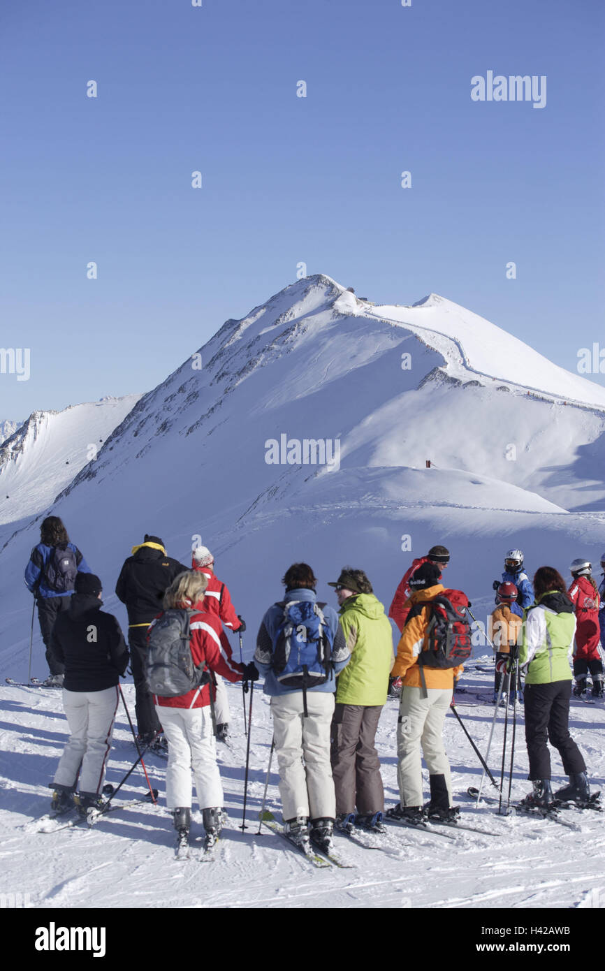 Austria, Tirolo, Serfaus, Pazid, sciatore, gruppo, vista posteriore, nessun modello di rilascio, alpi, montagne, montagne, stagione invernale, neve, coperta di neve, sport invernali, sport invernali, sci area, turismo, turismo, persona, sci, partenza, Arrezjoch, Foto Stock